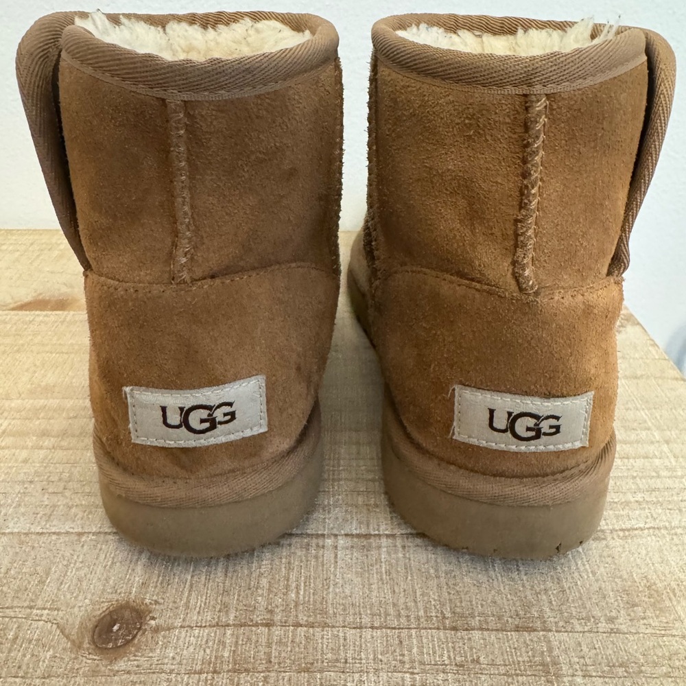 UGG Kids Chestnut Boots-just needs a cleaning